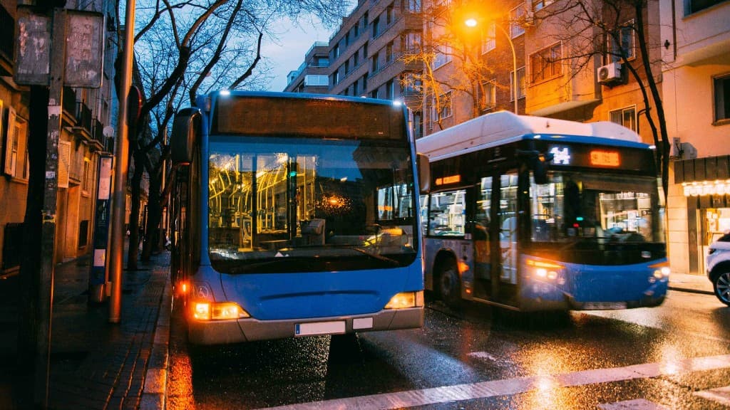 Movilidad urbana nocturna.